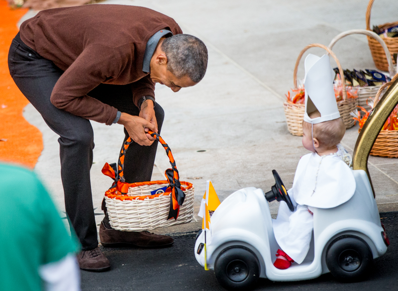 Illustration for article titled Let's Celebrate the 1 Year Anniversary of Obama Meeting the Baby Pope